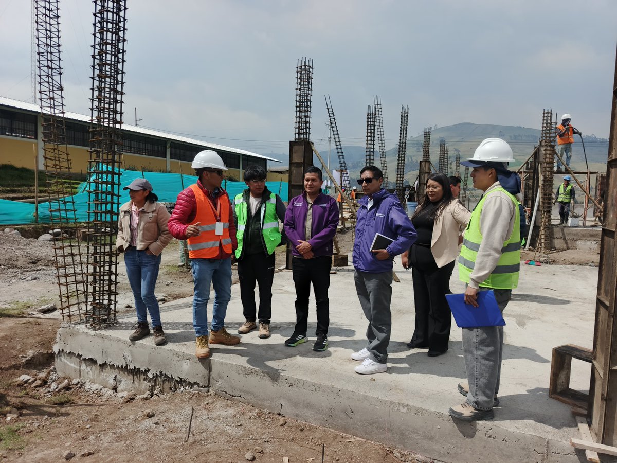 EducacionZ3_Ec's tweet photo. [COTOPAXI] ✨🏫🪑Previo al inicio del nuevo año lectivo Sierra-Amazonía, recorrimos varios planteles del Distrito Salcedo, constatando el avance de obras de infraestructura y la dotación de mobiliario, para brindar a nuestros estudiantes y docentes espacios adecuados y seguros. https://t.co/plaLinCfQq