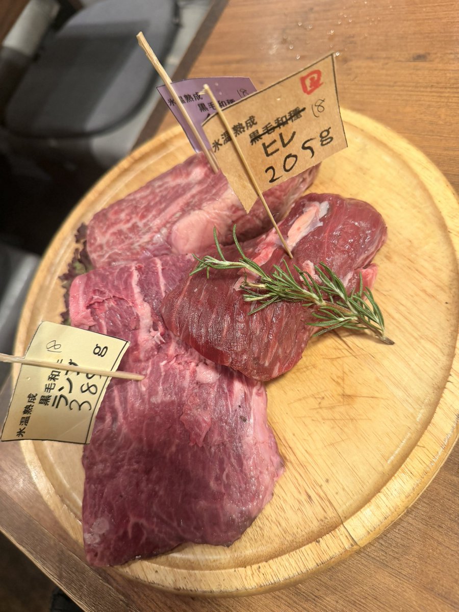 tadanomahiro's tweet photo. 友達が「月曜から飲んでない、寝れない」って言うから「アル中だよ💦」とか言ってたんだけど、先週の金曜日から私毎日飲んでて💦💦💦💦明日も明後日も飲みの約束ある💦💦💦 https://t.co/SQVnrXocv3