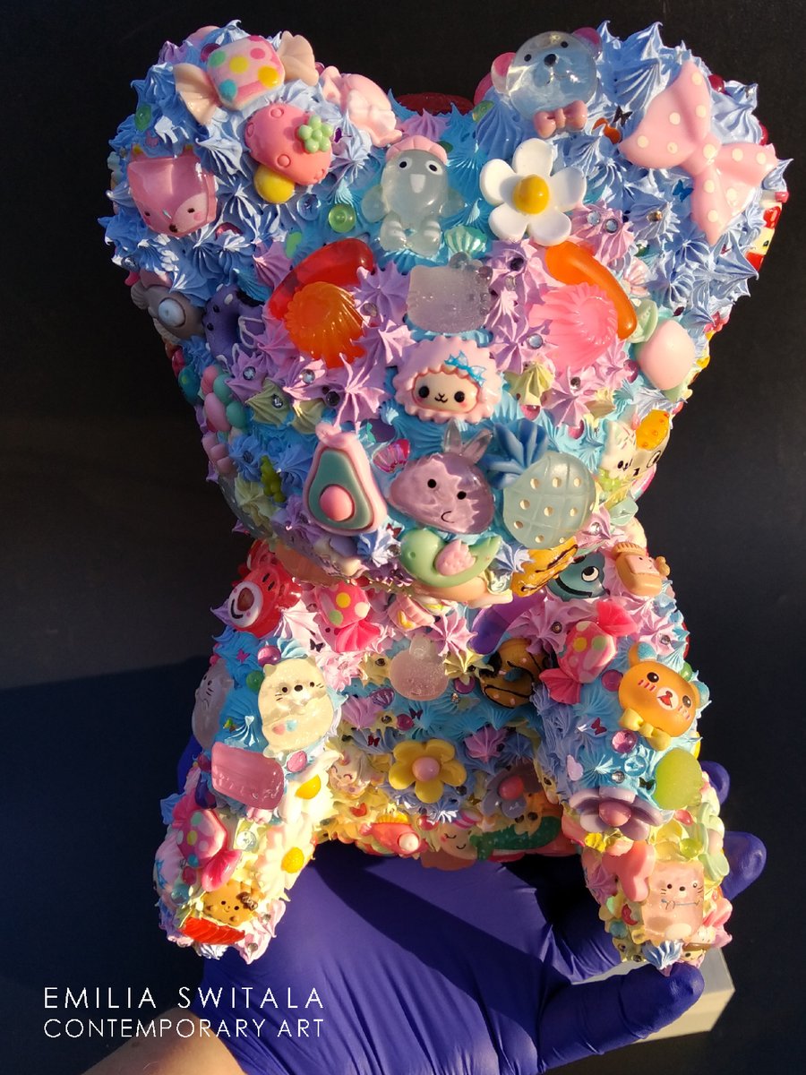 EmiliaSwitala's tweet photo. The art of feeling good. 🧸 https://t.co/tu41LrBwrG
#emiliaswitala #teddybear #teddybearsculpture #teddy #sculpture #contemporarysculpture #fineart #artbear #teddyart #teddysculpture #smilemore #bringjoy #joyfulhome #happyhome #dopamine https://t.co/HhGz7NbFCD