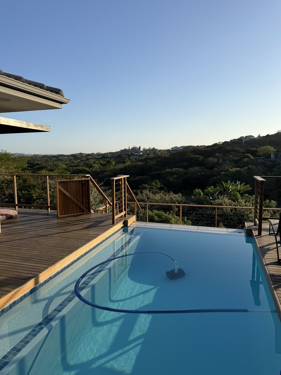 JamesBruce131's tweet photo. Living in South Africa and earning USD is a cheat code. 

Live in a ratio country and still be able to travel the world. 🇿🇦🇺🇸 https://t.co/3xGHI9hfxy