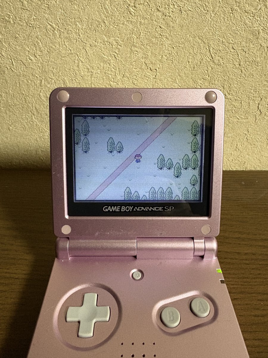 R1ceClub's tweet photo. 中古で買ったゲームボーイアドバンスSPのシェル交換と液晶をips化。

解像度高くて明るいし、最高ですな🤣

基盤もアルコールで掃除したり、スピーカー交換したりして、ゲームボーイズ捗ります🎮

液晶ズレてるのはtupe-c化の時に直します！ https://t.co/mbIoBwiPVH