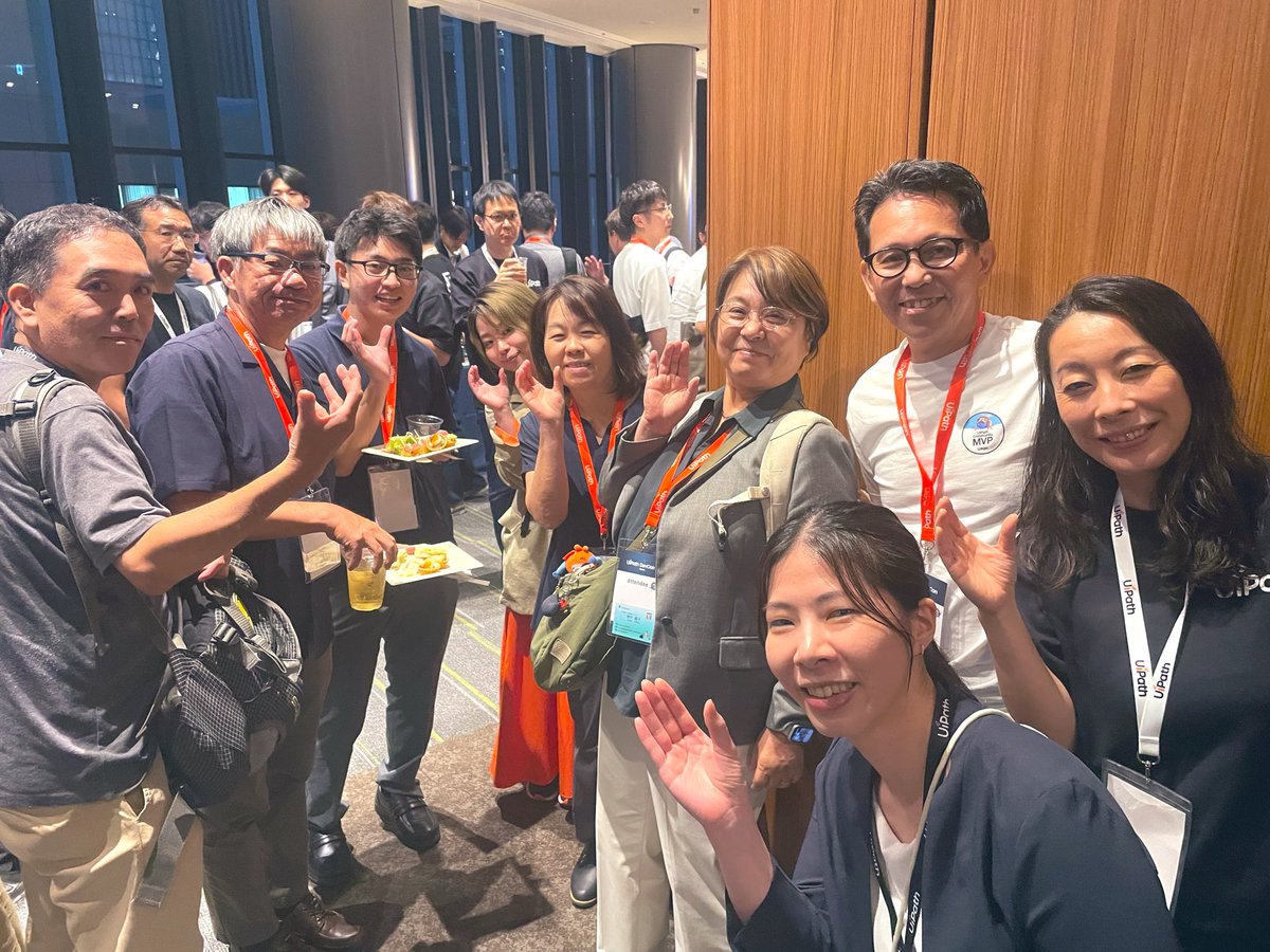 kokoderosas's tweet photo. #UiPathDevCon ネットワークタイムでパシャリ!
近くにいた #UiPathFriends メンバーで集まりました!
#UiPath 公式イベントで、「久しぶり」「Maestro どう思う?」とか自然に会話が生まれる仲間です https://t.co/cQLnRzHtqt