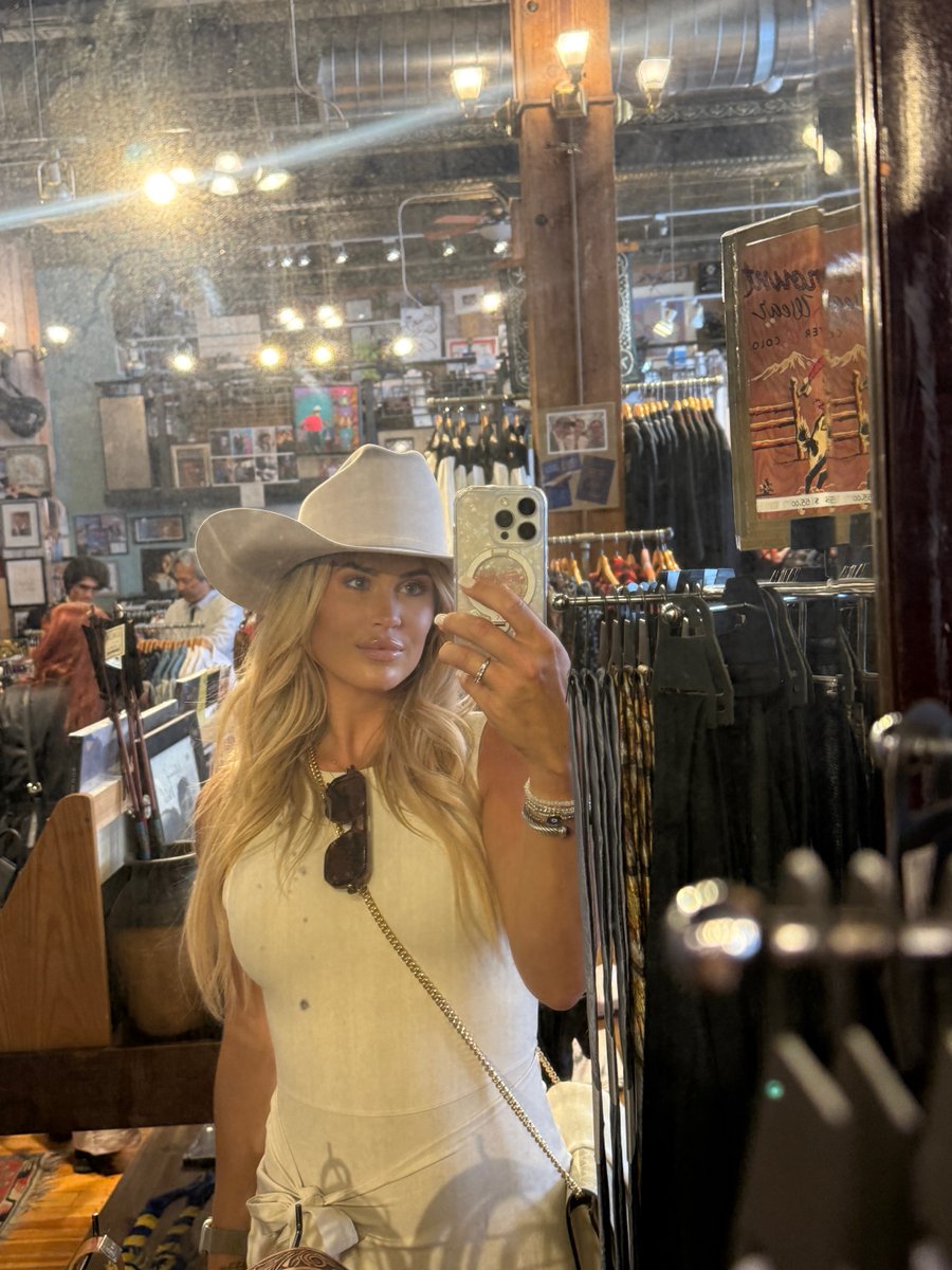Karin Hart tweet media