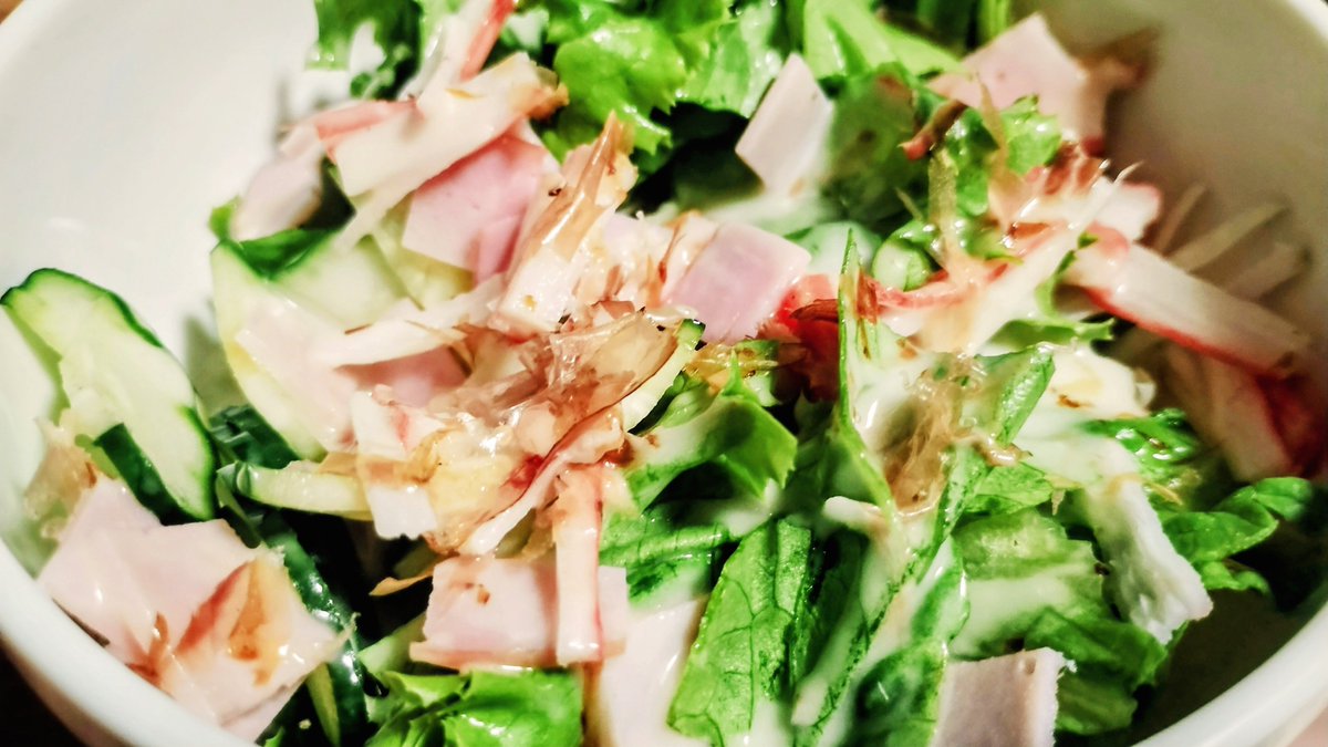007SEKAI's tweet photo. 昨日の夜ご飯🌃
🌿サラダ
🌿冷奴
🌿焼肉のタレで野菜炒め
🌿冷凍ハンバーグ
ｺﾞﾁｿｳｻﾏ(*˘︶˘人)ﾃﾞｼﾀ
熊本は、まだまだ余震が続いてますので
皆さん気を付けて過ごしましょう！
#夜ご飯　#晩ご飯　#料理　#サラダ
#冷奴　#豆腐　#とうふ　#焼肉のタレ
#野菜炒め https://t.co/allkLrSkDU