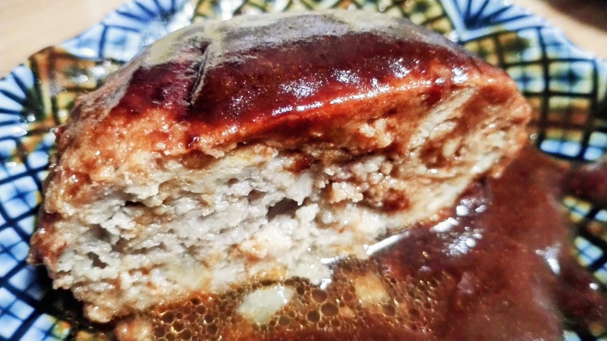 007SEKAI's tweet photo. 昨日の夜ご飯🌃
🌿サラダ
🌿冷奴
🌿焼肉のタレで野菜炒め
🌿冷凍ハンバーグ
ｺﾞﾁｿｳｻﾏ(*˘︶˘人)ﾃﾞｼﾀ
熊本は、まだまだ余震が続いてますので
皆さん気を付けて過ごしましょう！
#夜ご飯　#晩ご飯　#料理　#サラダ
#冷奴　#豆腐　#とうふ　#焼肉のタレ
#野菜炒め https://t.co/allkLrSkDU