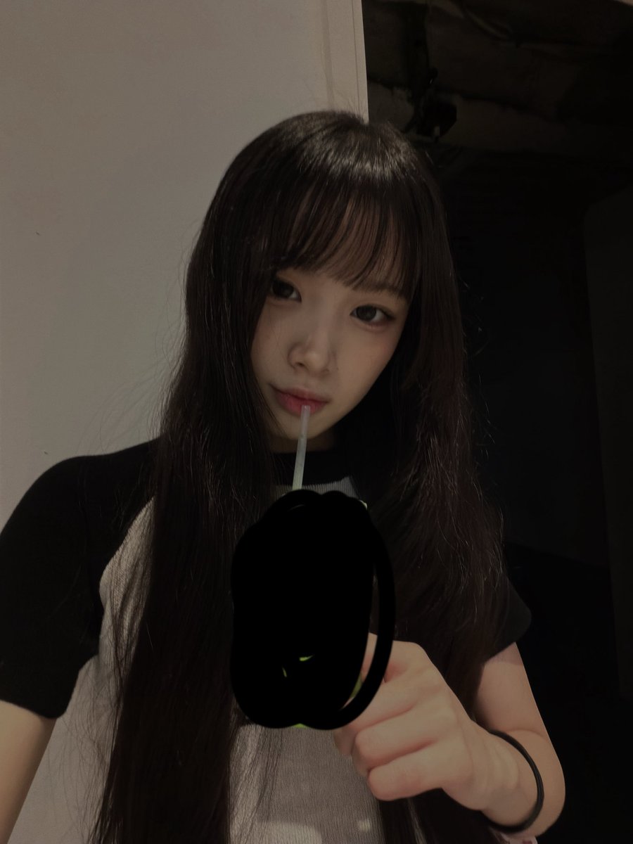 Cocoa_nonfic's tweet photo. もってるのはお〜いお茶だけど緑色すぎたからぬりつぶした https://t.co/2iJlQHb06V