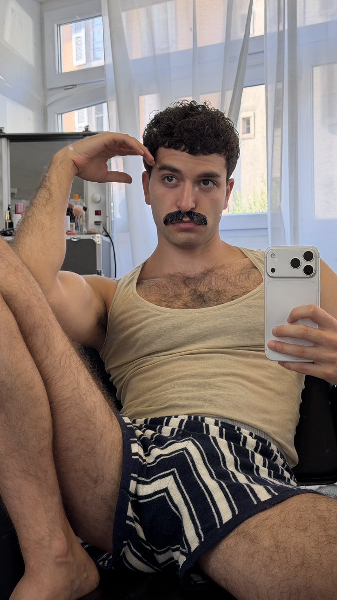 imsamiloft's tweet photo. dying my mustache darker 🎨 little beauty hack https://t.co/szQuemmHVy