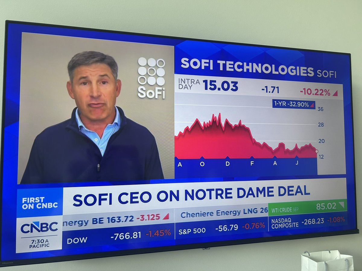 CLencheski's tweet photo. Very smart by 🤝@anthonynoto, @SoFi (mid-teens $) &amp; Pete B before their @NDonNBC, @NBCSports activation ad $’s - well done @NDFootball…big set of announcements this week by @OhioStateFB &amp; @OleMissSP @OleMissFB as well - glad to see…🏈🏟️ 🚩 https://t.co/7e5vquGBJK