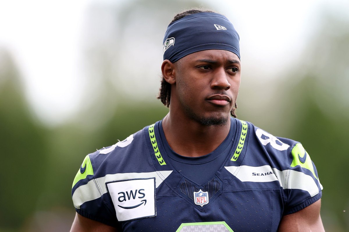 RichJohnsonNFL's tweet photo. #Seahawks RB Jadarian Price reportedly single handedly drove the offense down the field during the first drive of 11v11. 

Zach Charbonnet was then activated from the PUP to punch them in at the goal line. https://t.co/xxlTokHz0u