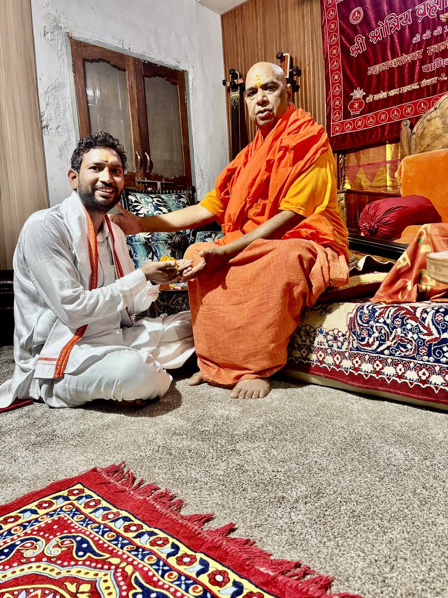 sainisanjay080's tweet photo. गुरु पूर्णिमा के पावन अवसर पर प्राचीन देवी मंदिर, सेक्टर-2 बहादुरगढ़ में परमपूजनीय आचार्य श्री गणेशानंद जी महाराज का सम्मान कर उनका पावन आशीर्वाद प्राप्त किया
इसी क्रम में संत शिरोमणि गुरु रविदास जी के 650वें प्रकटोत्सव वर्ष के पावन अवसर पर रविदास मंदिर में दीप प्रज्ज्वलित क! https://t.co/snSGmj4Fzu