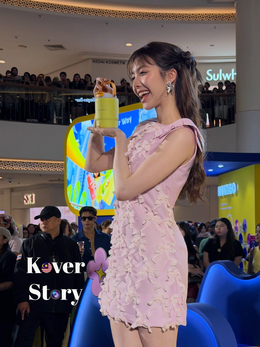 TrendForOrm_TH's tweet photo. พิเทรนมีกิจกรรมแสนสนุกมาเล่นกับทุกคนคร้าบบ 🥰💖

แจก Vibrant Candy Roamer Tumbler Small แบบที่น้องออมถืออยู่ 1รางวัลคับ
สนับสนุนรางวัลโดยพี่ผู้ใหญ่ใจดีไม่ประสงค์ออกนามคั้บ 🤍🙏

วิธีร่วมลุ้นคือ 
- แชร์รูปน้องออมที่ทุกคนชอบที่สุดในงานวันนี้ พร้อมเหตุผลเล็กน้อยคับ

- รีโพสต์ + กดใจ + เมนชั่นตอบคำถามติดแท็กตามนี้คับ 👇 

ORM DRINK YOUR WAY MONTIGO
#OrmXMontigoMalaysia
#OrmKornnaphat #ออมกรณ์นภัส 

-*แจกเฉพาะคนที่ติดตาม @.TrendForOrm_TH  เท่านั้นนะคับ 

มาเล่นกันเยอะๆน้า 🤩💖