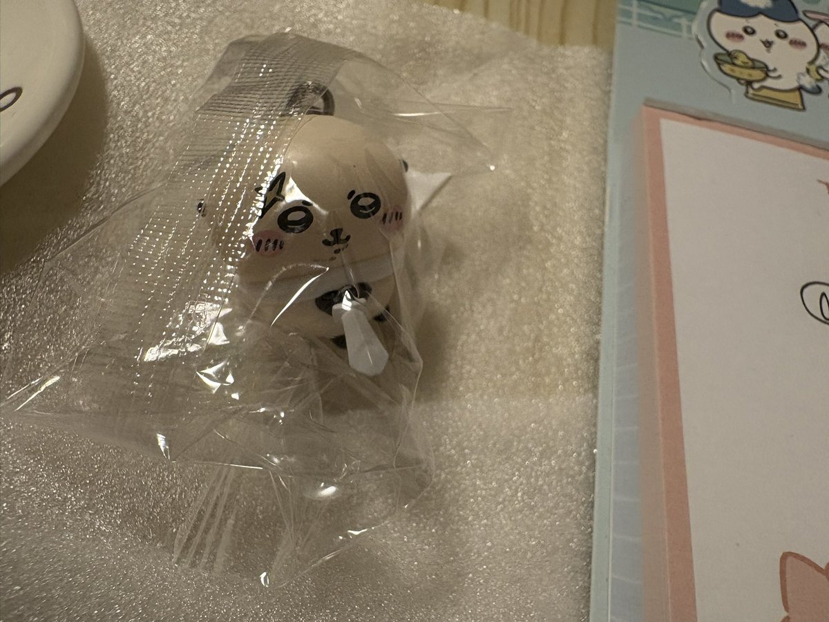 Aoi_1118_'s tweet photo. @spring_smell43 夜分遅くに大変申し訳ありません。
ID付き画像と、特典の画像を合わせて添付いたします。
特典の汚れが分かりやすく(当方)2:1でのお声かけをさせて頂きましたが、もし豆皿がバラでお取引可能であれば豆皿シーサーとの2:2の交換希望です。お好きな比率で構いません。
ご検討いただけますと幸いです。 https://t.co/a4QsJ7eIVz