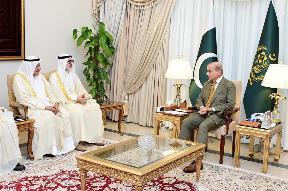 awaztvofficial's tweet photo. وزيراعظم شهباز شريف سان ڪويتي پرڏيهي وزير شيخ جراح جابر الاحمد الصباح جي ملاقات
#ShehbazSharif #Kuwait #Pakistan #JarahAlSabah #Diplomacy #PakistanKuwait #BreakingNews #AwazTVNews #LatestNews #ForeignRelations https://t.co/Uiwt4JYGgC