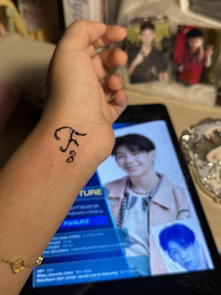Bunnmaleaw's tweet photo. Fu, please compliment me on how cool I am 5555+ 
#Forjor_future @FewforfunO11 https://t.co/6IKXUUNDaM