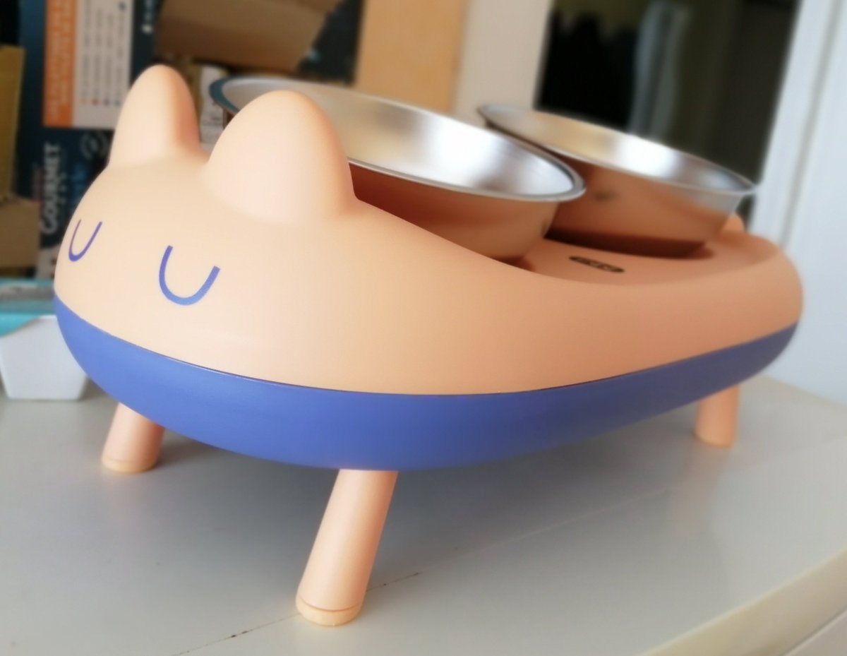 SuzyShou's tweet photo. Après le Chat-bus de notre cher #Totoro,
Voici mon Chat-gamelles 😻
Merki mon esssclave ❤️
Bizounez tout doux lé popains 😽 https://t.co/IkndmYzvVN