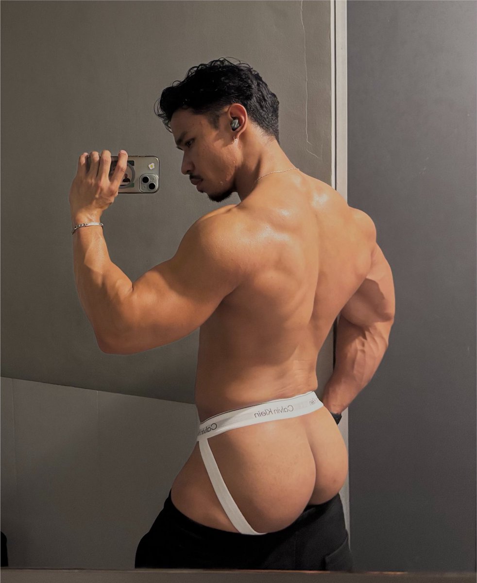 damndadan_'s tweet photo. jockstraps are for leg days https://t.co/5OOud65X9D