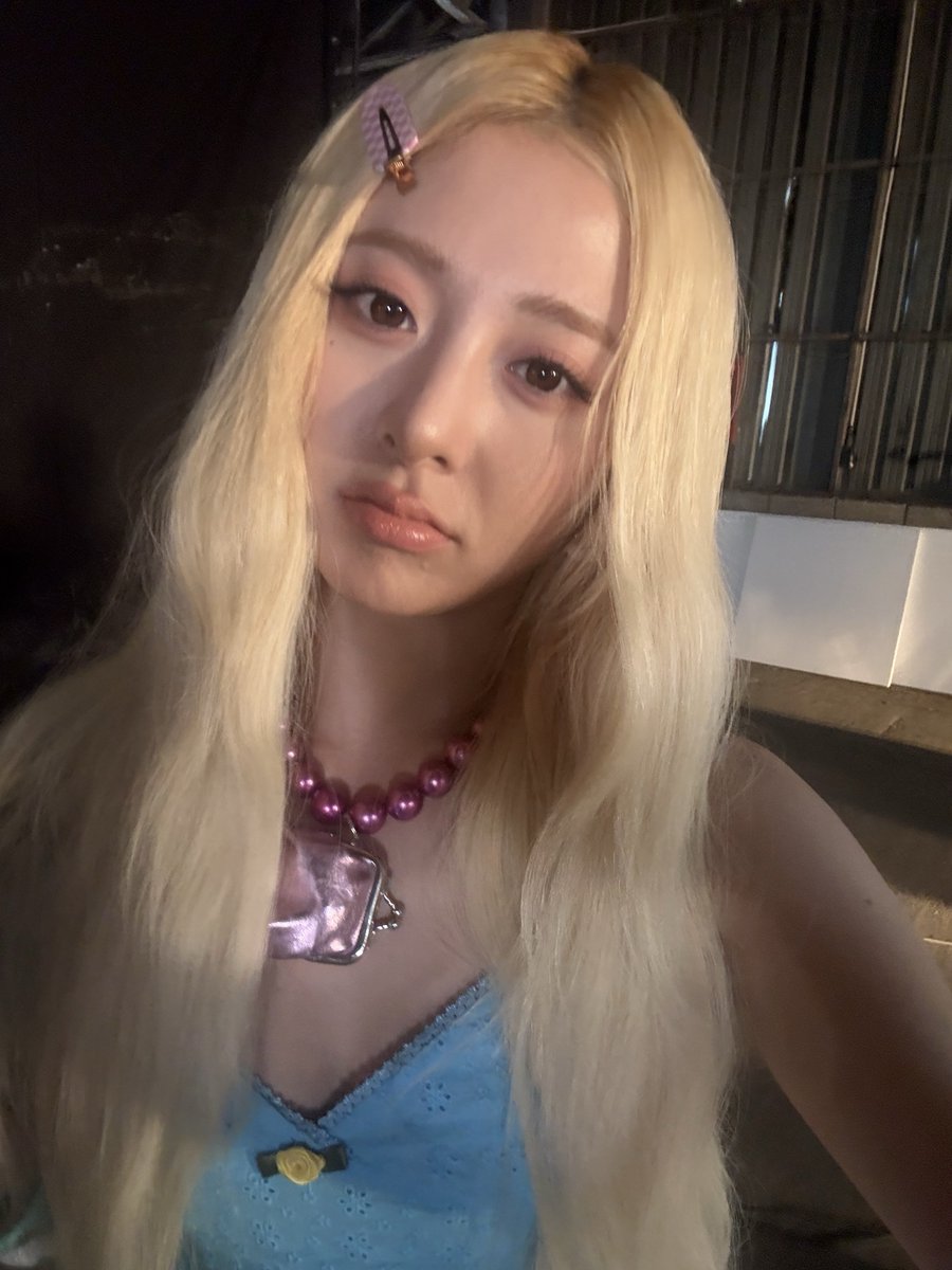 yunjinrs's tweet photo. YUNJIN SAID THIS IS THE HAIRSTYLE SHE’S BEEN INTO LATELY.. I’M IN LOVE https://t.co/MaP1PeN1R0