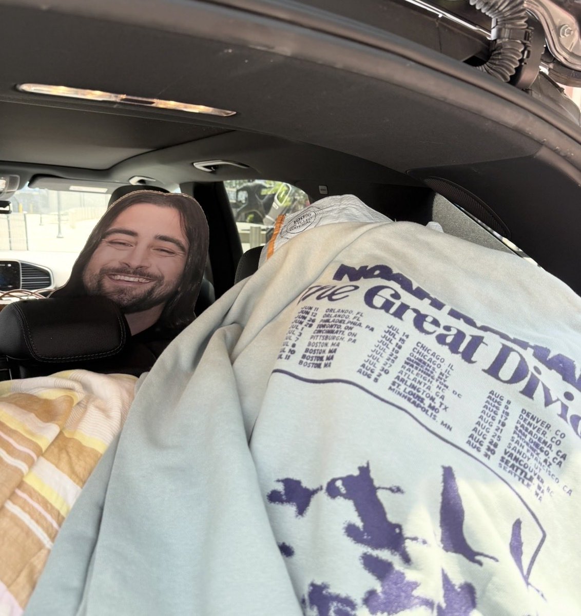 camlayne8's tweet photo. After seeing Noah live at Truist park he got in the back of our car and started singing Georgia on my mind 😰
#TheGreatDivide #thelastofthebugs #NoahKahan https://t.co/ekGnmsxoaS