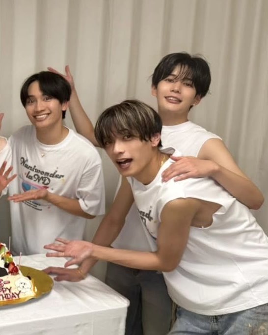 kyohenaga_kk_'s tweet photo. 長尾くんが恭平くんの肩に手を乗せてる！きょへなが可愛い！☺️✨ https://t.co/HUK7dr9nVR
