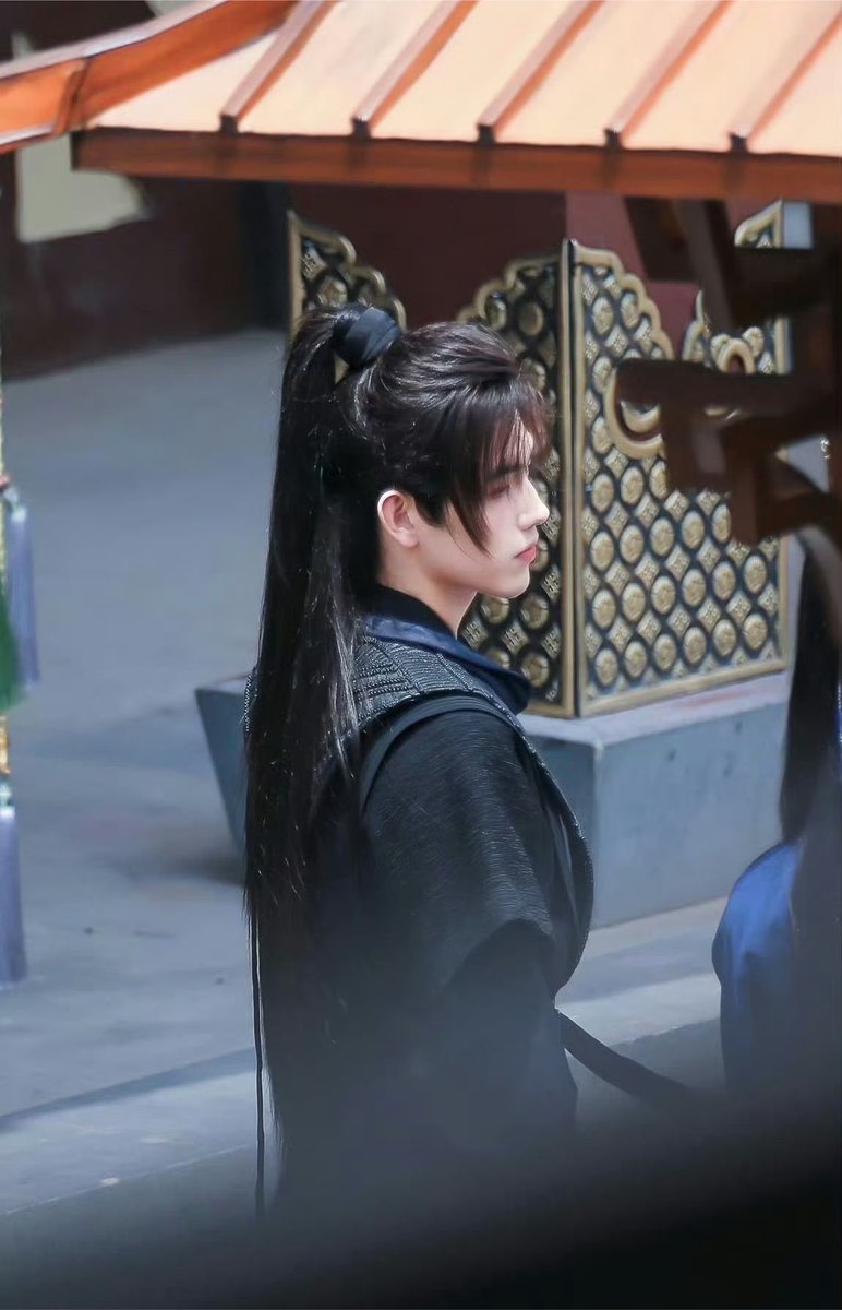 MUAmmfc's tweet photo. Today, admin wants to talk about one character we rarely share about (because there’re no updates regarding it). It’s Mo Weiyu/ Mo Ran from the drama Haoyixing. Feiyu is only 20 years old back then. The drama is still on hold but that doesn’t mean they can take away this character from us.

I could imagine how cheerful and loving it would be to see 20-year-old Feiyu portraying the character that is almost the same age as him. A cheerful, playful but naive young disciple messing around with his Shizun and other disciples in the sect… even imagining it can make my heart melt a thousand times 🥹

Among all the costume dramas Feiyu has done so far, Mo Ran’s makeup and styling would always be admin’s Top1 favorite. Everything is so perfect and matches with Feiyu. Feiyu himself loves this character so much. He puts all the dedication and effort into this character so much that is incredibly unimaginable to us.

We might or might not be able to see the drama. However, Mo Ran will always be in the deepest part of my heart. I will always be waiting for this little cheerful kid and I believe he will come to us one day 💙
 
#ချန်ဖေးယွီ #เฉินเฟยอวี่ #ChenFeiyu #ArthurChen #陈飞宇 #Haoyixing