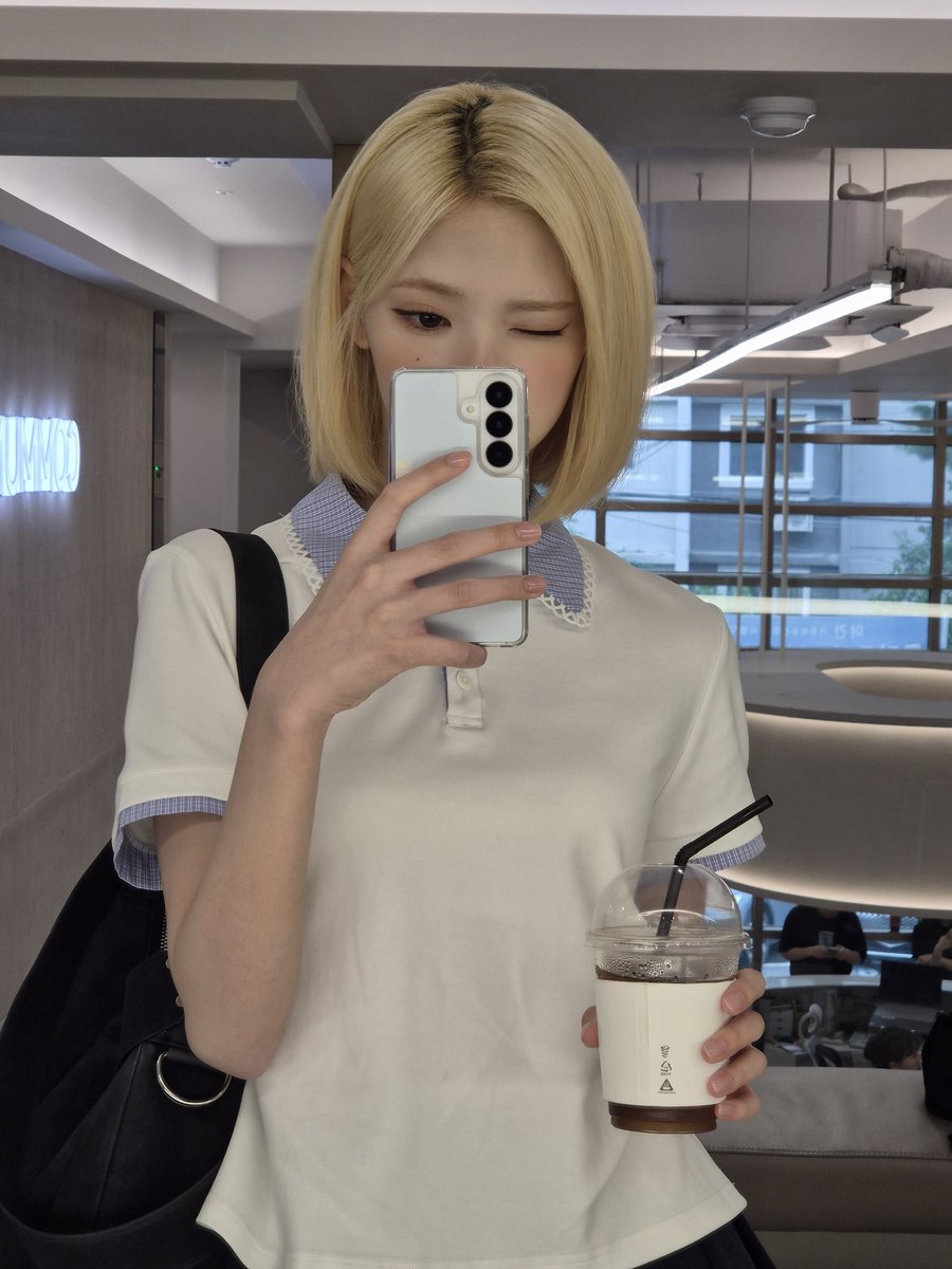 KDH_JLA's tweet photo. 거울샷으로 집안을 일으킨 쮸야쿵야 https://t.co/b1svd8Im19