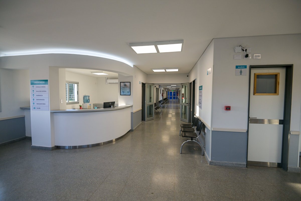 Kicillofok's tweet photo. Con la inauguración de un nuevo Centro de Atención Primaria de la Salud y la entrega de más patrulleros para Luján estamos demostrando que no hay que someterse a la idea de la motosierra permanente.

En medio de tanta complejidad económica y social hay otro camino que se construye con trabajo, dignidad y derechos para nuestro pueblo.