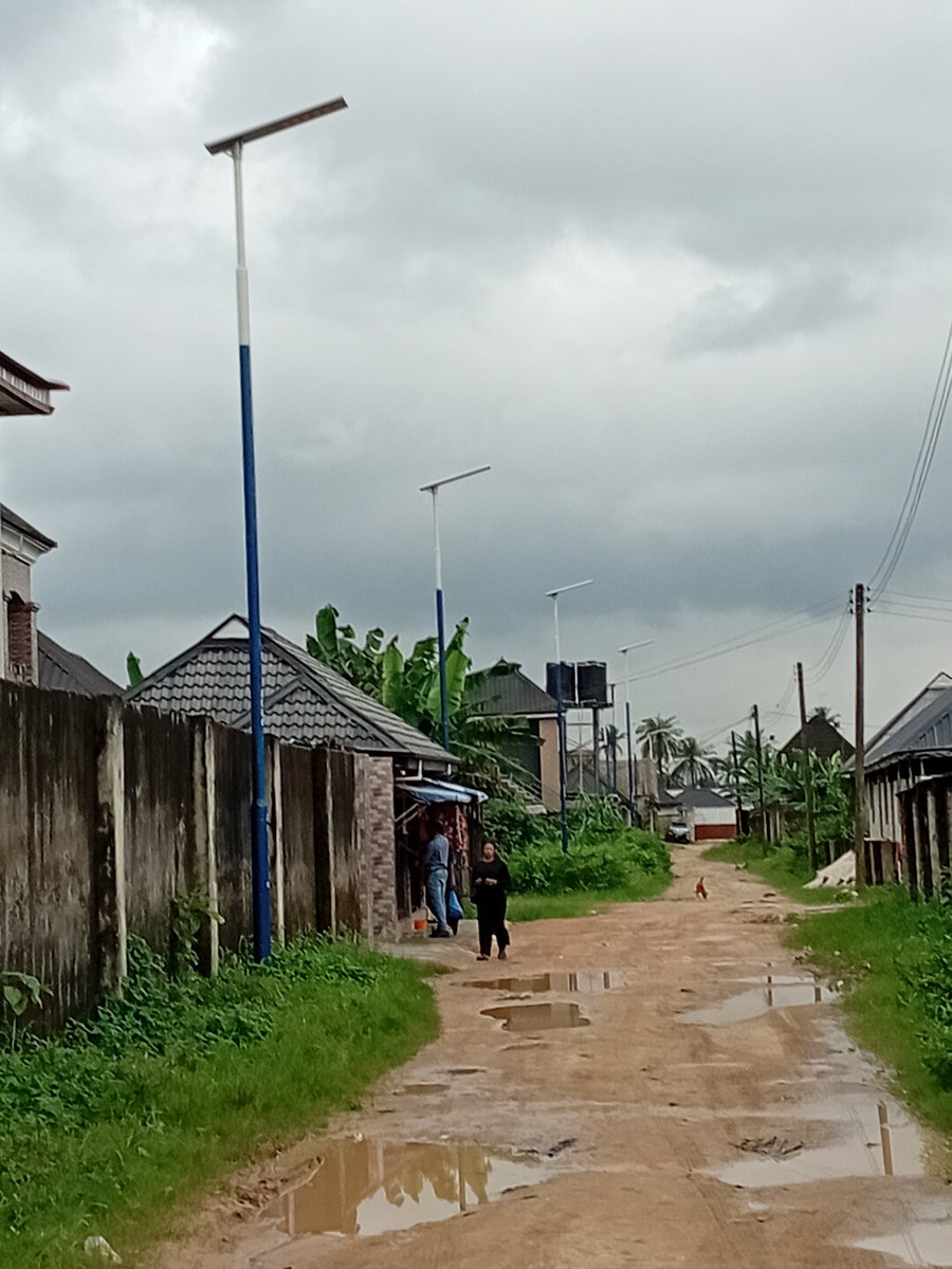 jerry_emy's tweet photo. Since NDDC discovered solar panels street lights and tagged it rural electrification project,
they have left their basic duty of improving the Niger Delta to setting up of solar panels street lights even in communities where nobody live.

Where are the roads, schools and infrastructure built, renovated or upgraded by the NDDC in the last one year.
Now every politician is hustling solar panel streetlight because thats where the siphon millions.
What a failed society.