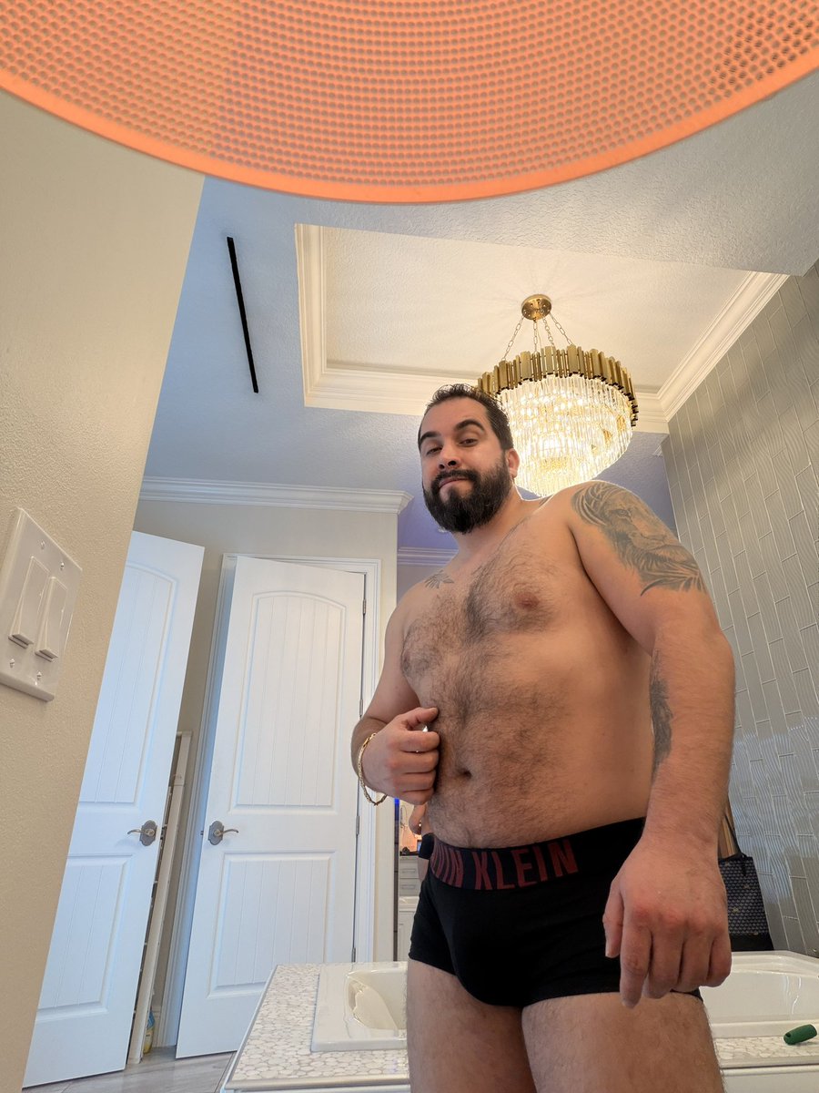BucioMr's tweet photo. Happy Hump day 🧔🏻✌🏻☀️ https://t.co/5pfbzeEk4k