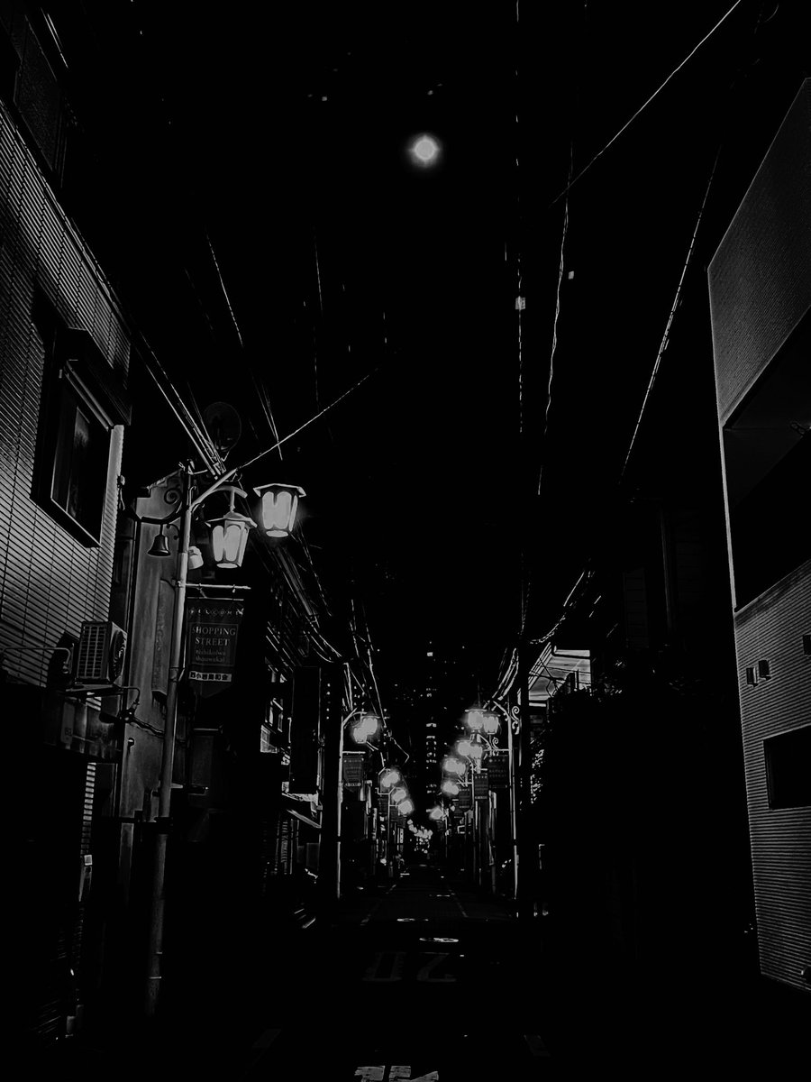 river_windx's tweet photo. 何かにつけて「後の祭り」が盛り上がる…
なんか疲れるね。他人の評価より自身の心身バランス優先だよ。
まん丸な月🌕が水面に��らゆら😌 https://t.co/Gy9Z3NYopA