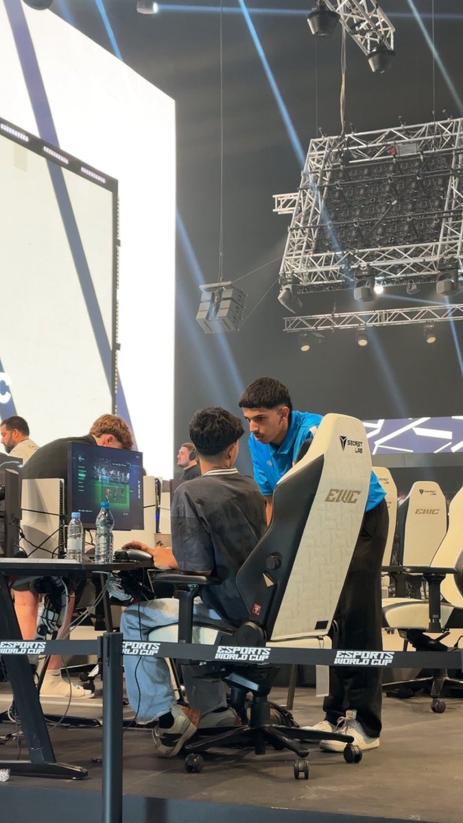 goatfnps's tweet photo. The Last Dance FC26 
عندما يظنون انك انتهيت فهذا انسب وقت لعودتك  . 
سيتم لعب اللادر وبثه فيس كام على منصتين تيك و كيك 

تيك : https://t.co/F6lonMC87u

كيك : https://t.co/rdey8wjCJS
مع مدرب نادي النجمه  @imhll77 💚💚 https://t.co/ieb2wht6kq