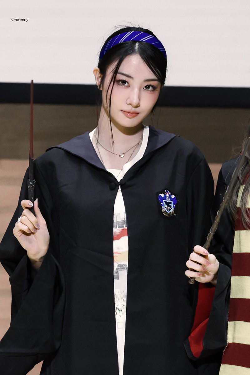 meovvbase's tweet photo. Gawon from MEOVV's fan signing event today. https://t.co/i1qpNa1LkF