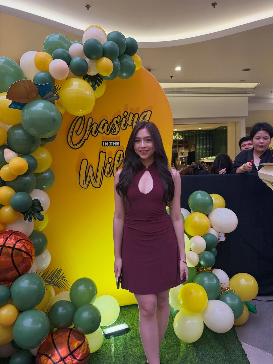 VivaOnePH's tweet photo. LOOK: Gwy Saludes, didn’t miss a single booth she made sure to visit each and every fanbase booth. 

A Viva One Original Series directed by Gino M. Santos, #OurYesterdaysEscape premieres SEPTEMBER 5, only on #VivaOne. https://t.co/eP6VtrZ0FP