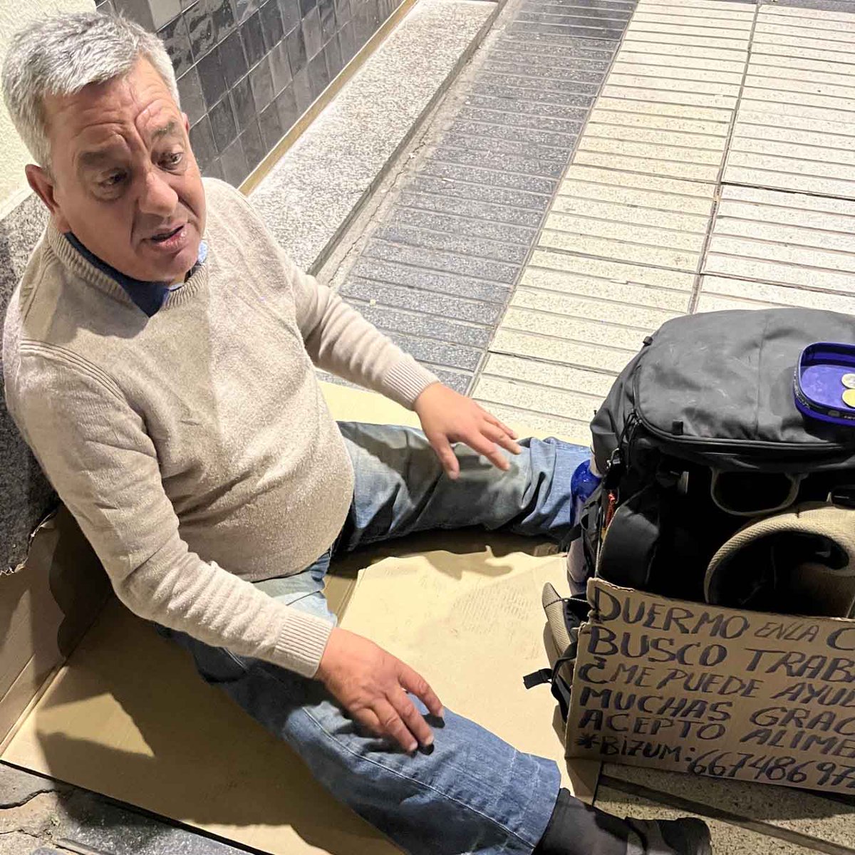 Anonymous_TA's tweet photo. Este es Jose lleva cotizando MEDIA vida, vive en la callle y DESEARIA ganar los 17€ que reciben a la semana los MENAS, pero el Estado NO le da NADA

Para los de FUERA todo el dinero pero para los españoles migajas https://t.co/auFimIqFvY