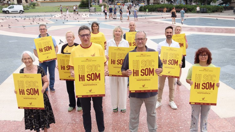 lluisbrunet's tweet photo. Una marea groga per la independència a la Diada

«Hi soc, hi som: pel present i el futur, independència», la mobilització de l'11-S tornarà a ser  descentralitzada.  «Només amb la independència serem capaços de revertir i capgirar els malestars actuals»
https://t.co/NmEQI9rsBN https://t.co/vvkLqGFBlf