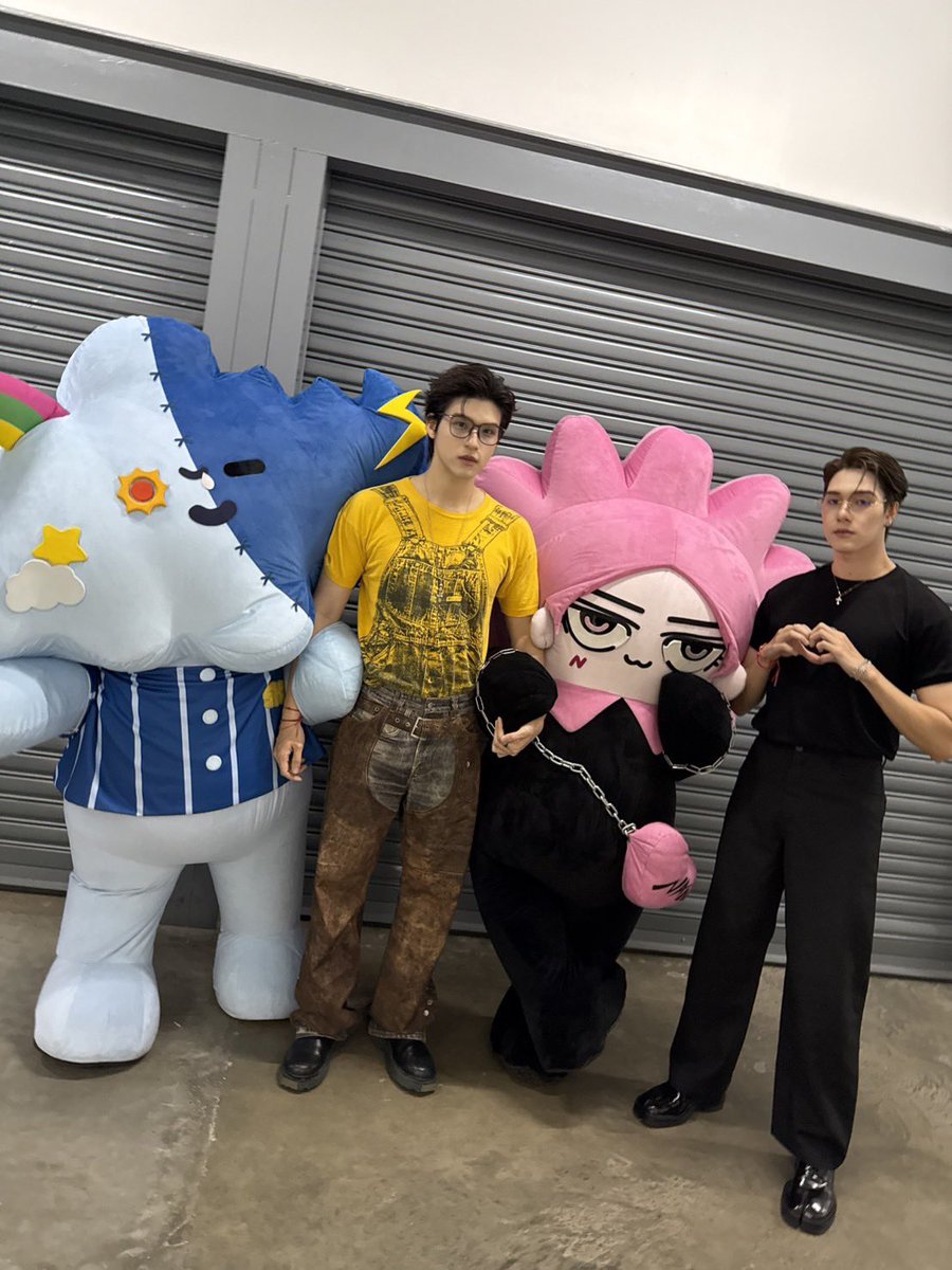 moveonthetype's tweet photo. ไม่มีลูกฉันลูกเธอ มีแต่ลูกของเรา ว่าก็ว่านีออนน่าชีแกลมกว่าชะนีทุกรูปจริงๆ5555555556666655 https://t.co/vdoNyajleO