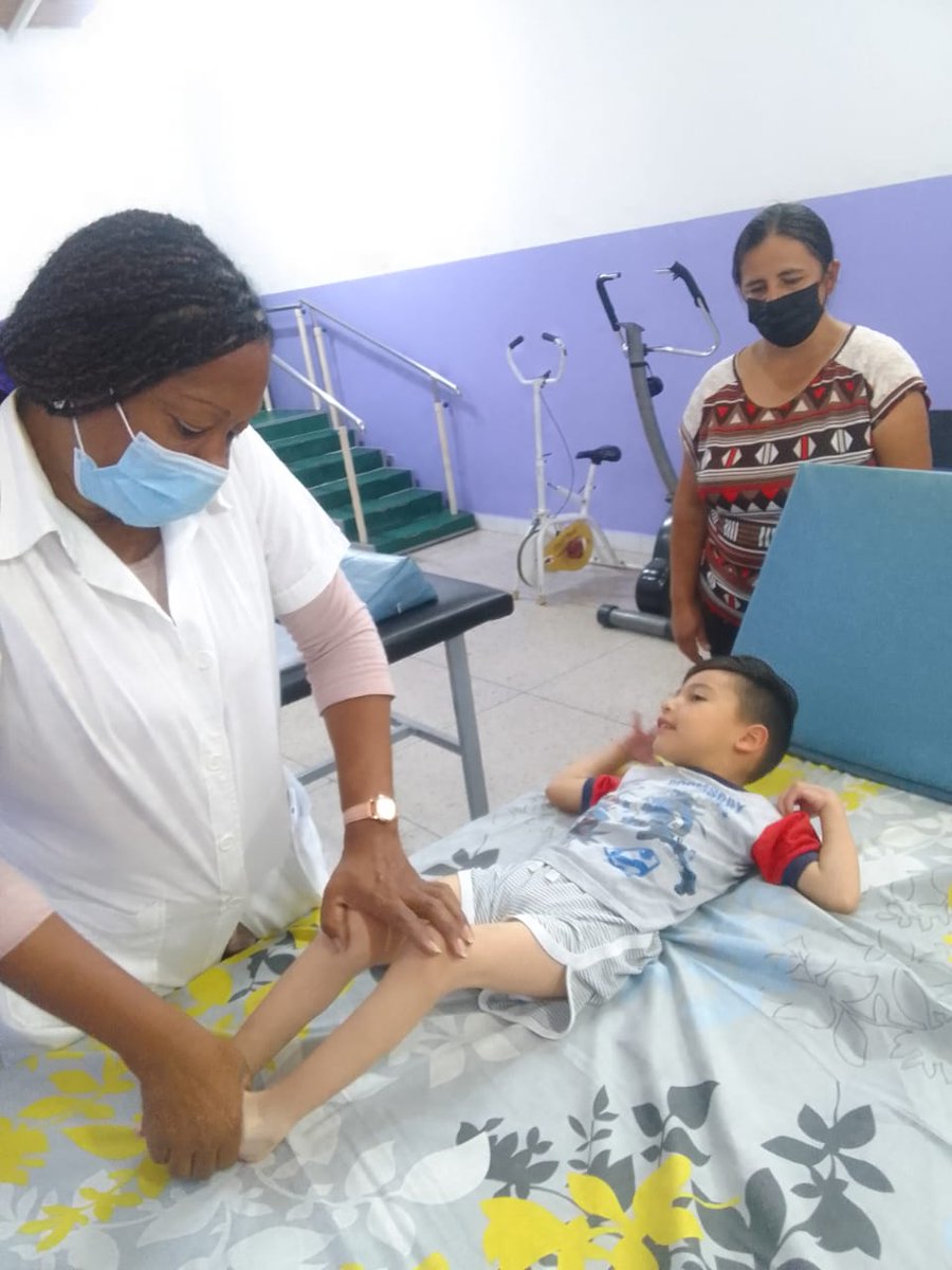 cubacooperaven's tweet photo. Con la constancia de cada mañana en el estado Mérida, las salas de rehabilitación de la Misión Médica Cubana abren sus puertas para brindar salud, dignidad y amor puro a cada paciente. ¡Sonrisas devueltas y vidas que vuelven a empezar! 🇨🇺❤️🇻🇪 #CubaCoopera #CubaPorLaVida https://t.co/SEF3FvkGkd