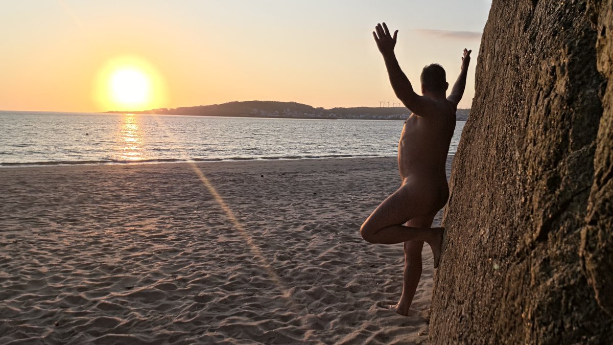 nakedbodyworld's tweet photo. Enjoy the #nakedsunset #nudebeach  
#nsfw #malenudist #nudefreedom #nakedinnature #nudistfreedom #bodyfreedom 
#nakedoutdoors #nudeinnature #nudebeach #NBWphotos https://t.co/Sbjv7Q0SU0