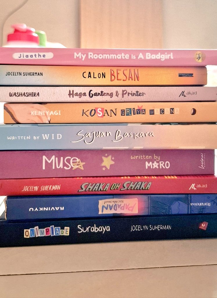 celiiarchive's tweet photo. @basebuku WTS novel preloved (mostly au inspired) range harga 34k (sc) - 54k (hc)

• condition 90% - 98%
• bisa link oren yaaa
• domisili di hi bekasi

#zonauang #wts

muse, papadan, MRAB, olimsur, shaka oh shaka udah di take yaaa, sisanya masi avail bangettt https://t.co/f0nQlmAHd0