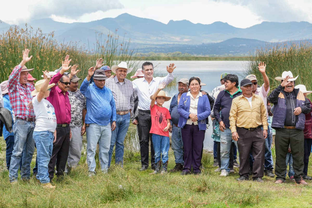 sanchezgarciatx's tweet photo. Qué gusto poder platicar con las y los productores del sector acuícola de Atlangatepec.

Gracias a las y los productores del sector acuícola por el tiempo para platicar, por sus ideas y por la confianza. Me llevo sus inquietudes y también el compromiso de seguir caminando cerca de ustedes, porque las mejores decisiones nacen del diálogo con nuestra gente.