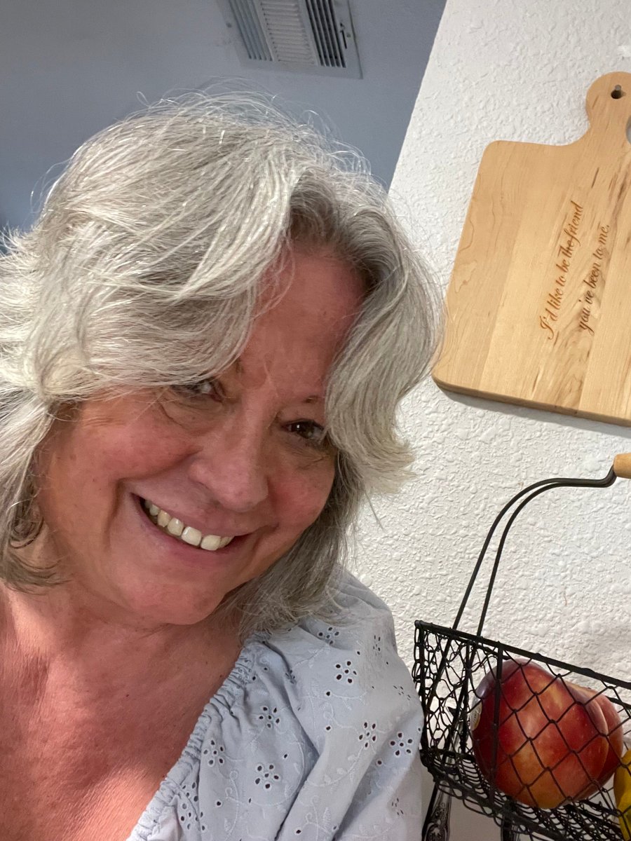 donita01583265's tweet photo. I went to the hairdresser today & yes #SheRocks You can surf 🏄🏻♀️ on these hair waves JS https://t.co/GhTqI4OniO