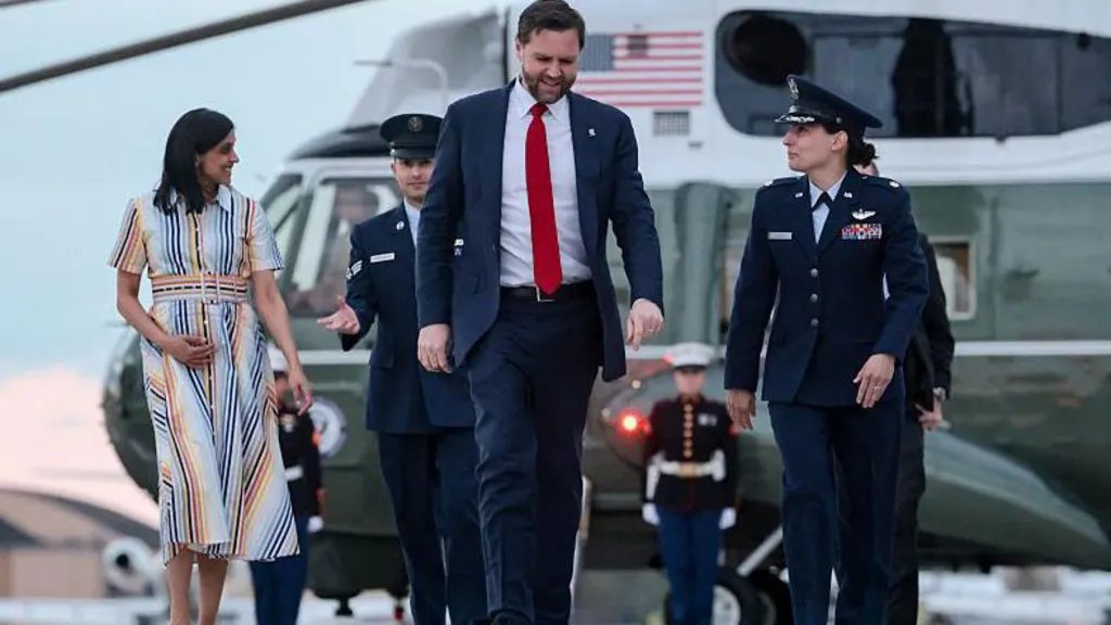 BertPrimo52970's tweet photo. A member of US Vice-President JD Vance's security team has been suspended and is under investigation for allegedly leaking sensitive information, the US Secret Service (USSS) has said. https://t.co/oXAQAaZAS7