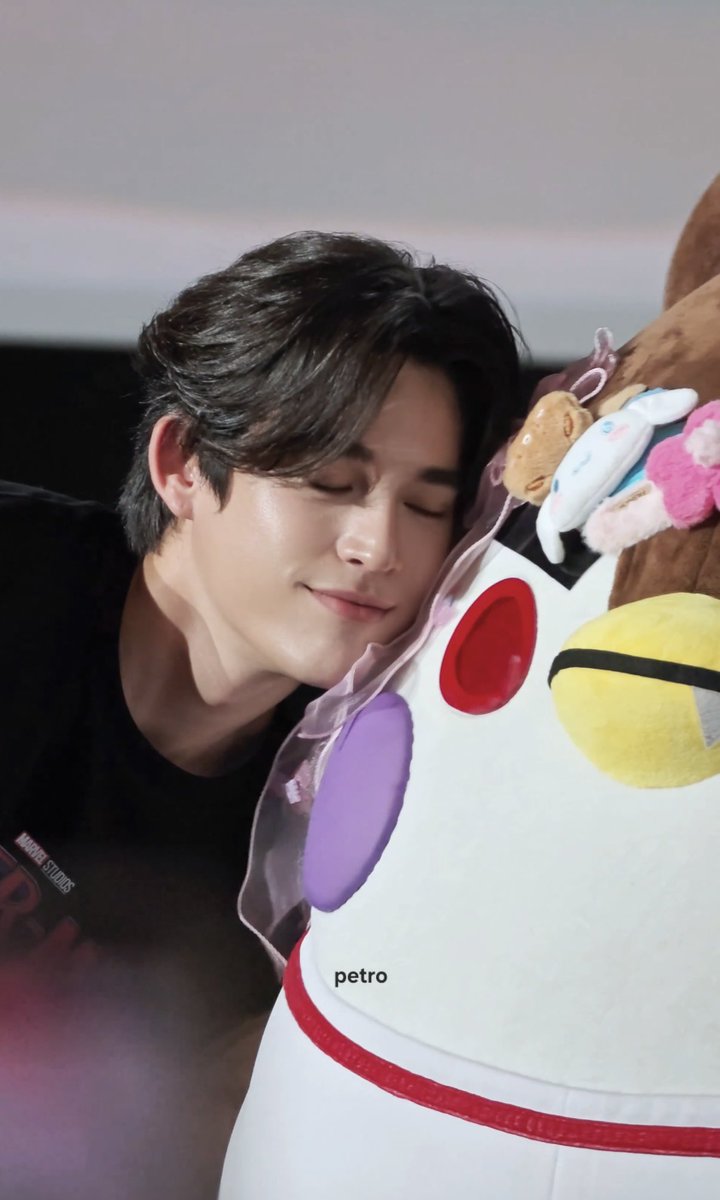 geonxinary's tweet photo. joss wayar, amalan baik apa aja yg udh you lakukan di kehidupan ini sampe semesta ngasih you bini dengan kecantikan maha dahsyat paripurna gini??? mana dibonusin anak lucu segemes ini juga pula….. BAHAGIA BGT PASTI YA YOU JOSS 🥺🥺 https://t.co/ktFL980WhK