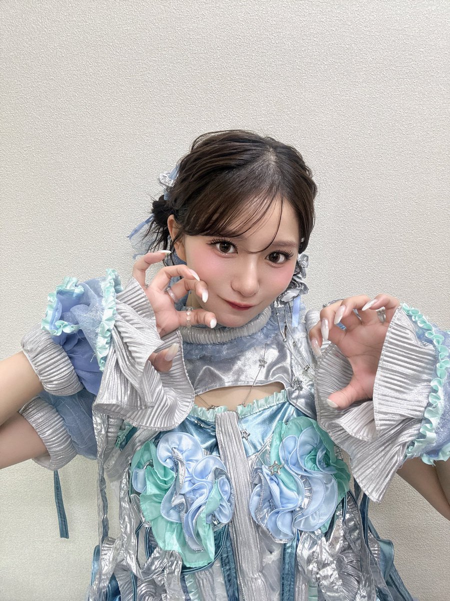 mirei_hoshi7's tweet photo. 星名美怜リリイベ情報🎧🎶
本日8/6 リリイベは…
📍タワーレコード川崎店さん

髪型アンケート👱🏻‍♀️
1.ふわふわハーフツイン
2.ちびっ子おたんご
3.短めツインテール
4.ふわふわ下ろし

どれがいいかなぁ🤍(｡• . •｡)💭
#星名美怜 #ミレソロひかりあと #にゅーえももん #ウルフロブ髪型 https://t.co/qfiixivYw3
