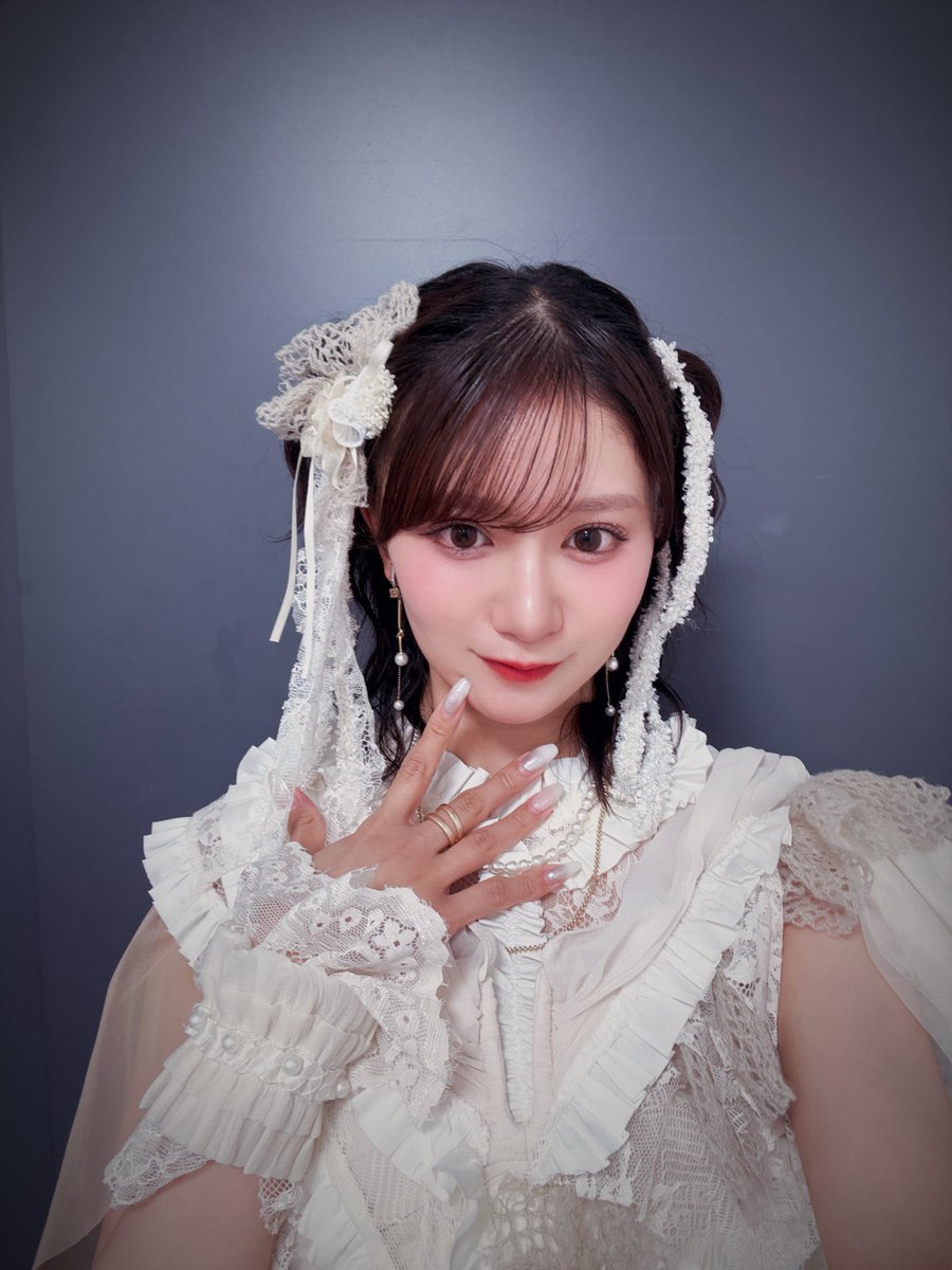 mirei_hoshi7's tweet photo. 星名美怜リリイベ情報🎧🎶
本日8/6 リリイベは…
📍タワーレコード川崎店さん

髪型アンケート👱🏻‍♀️
1.ふわふわハーフツイン
2.ちびっ子おたんご
3.短めツインテール
4.ふわふわ下ろし

どれがいいかなぁ🤍(｡• . •｡)💭
#星名美怜 #ミレソロひかりあと #にゅーえももん #ウルフロブ髪型 https://t.co/qfiixivYw3