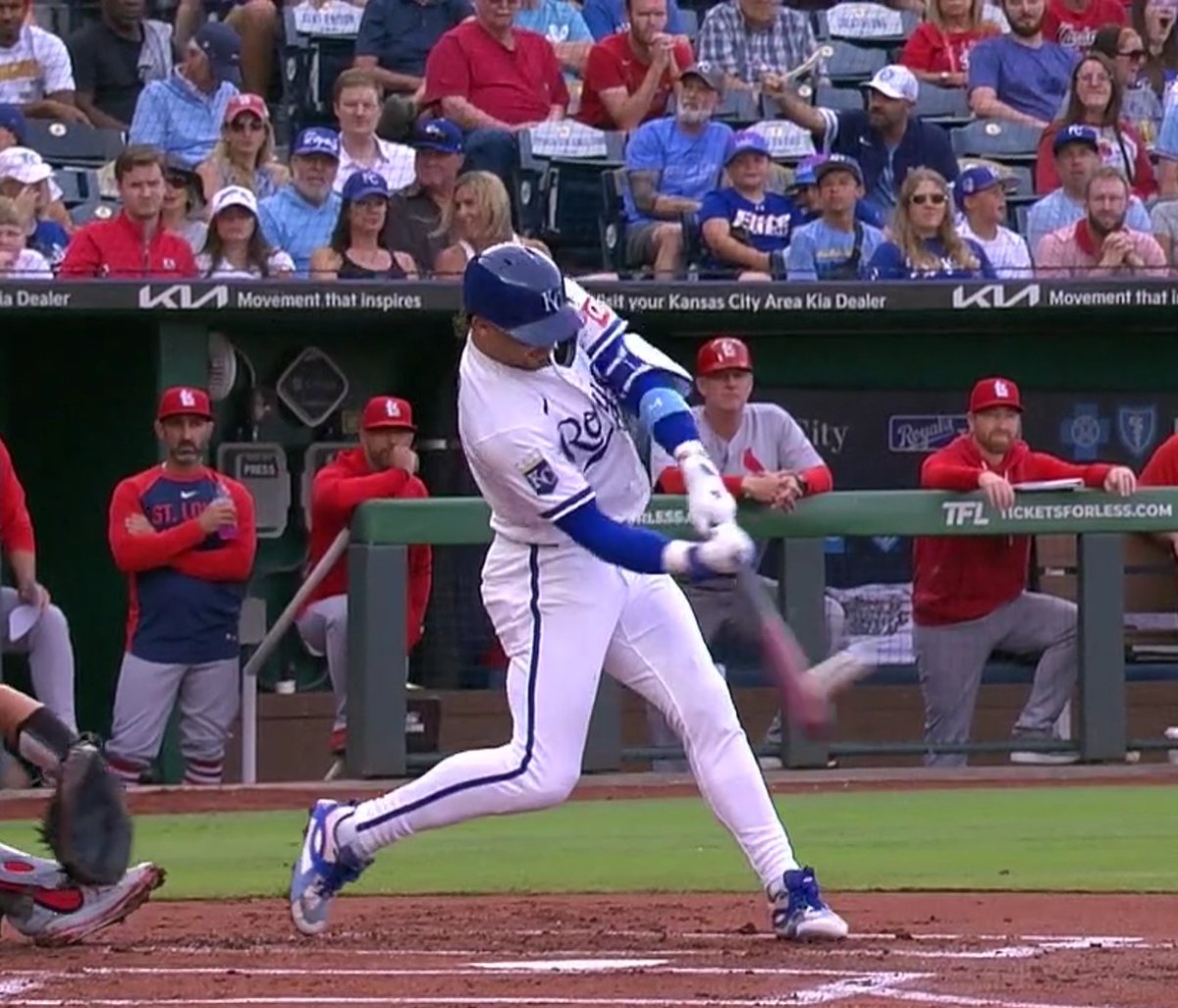 DavidNicho49523's tweet photo. After taking a stance close to the swing start position, with rhythm, the batter's posture and movements are controlled without conscious thought by the eyes and the proprioceptive and vestibular systems. Verbal commands are not needed, indeed harmful. https://t.co/vgMtdfAP7G