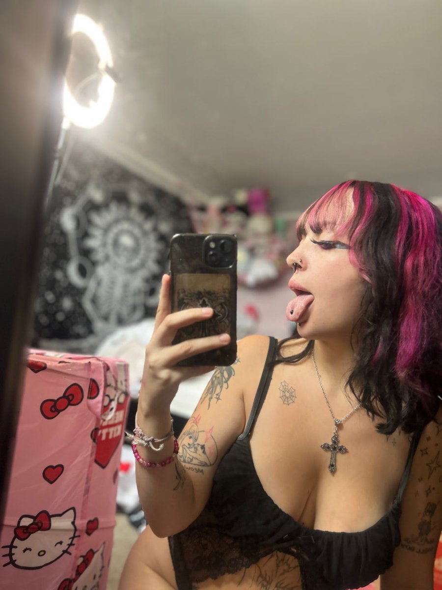 lucyykittyy26's tweet photo. let me meow for u https://t.co/g8QJax0HLy