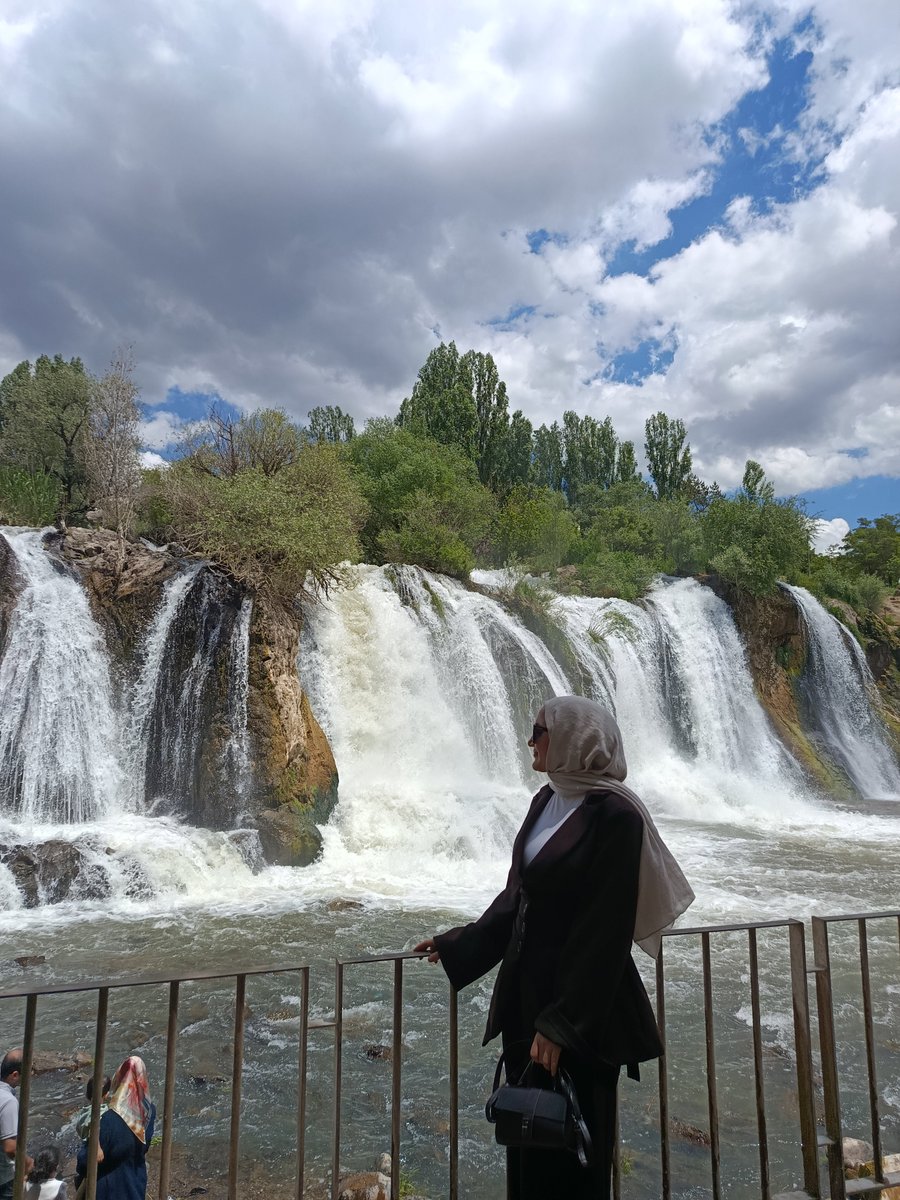 ela76541's tweet photo. Bir su sesi kadar içten, bir gökyüzü kadar hür... https://t.co/ZFUYqvmD9W