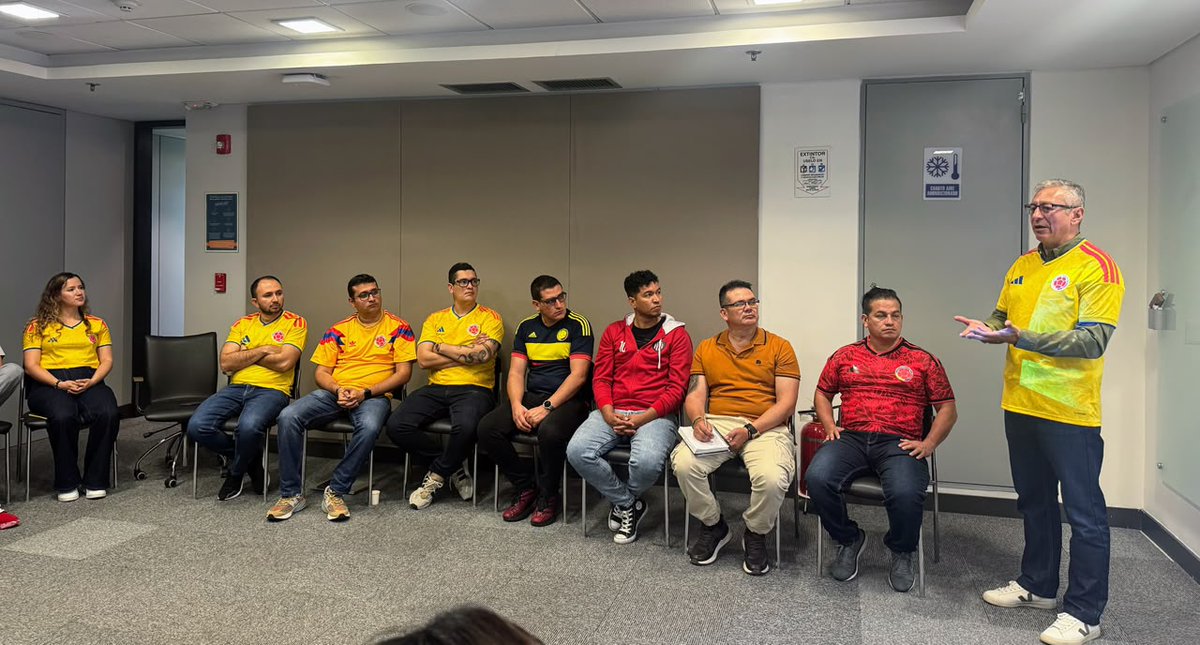 carlosmcaros's tweet photo. En Bucaramanga cerramos un ciclo muy especial: 20 talleres sobre la #estrategia en Medellín, Bogotá, Cali, Barranquilla y subestaciones del país. Nos conectamos con más de 500 personas de @isaenergiaco para #alinear retos y entender cómo cada persona aporta a nuestro camino. 🧵👇 https://t.co/xRyESg56xR