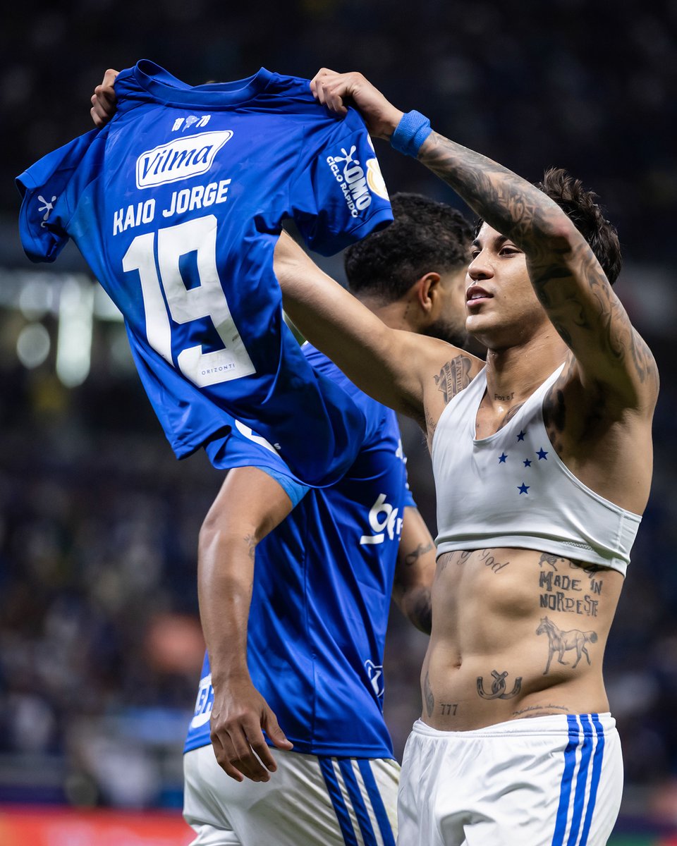 DoentesPFutebol's tweet photo. O rei de Copas segue na Copa do Brasil!🦊

Matheus Henrique deu sangue, literalmente, para ajudar o Cruzeiro nesta classificação. E Kaio Jorge deixou a zika de lado, e voltou aos gols depois de algum tempo.

A Chapecoense foi valente, mesmo jogando um bom tempo com um a menos.

Mas foi isso, no Mineirão Cruzeiro 2x0 Chapecoense. 

📸 Gustavo Aleixo