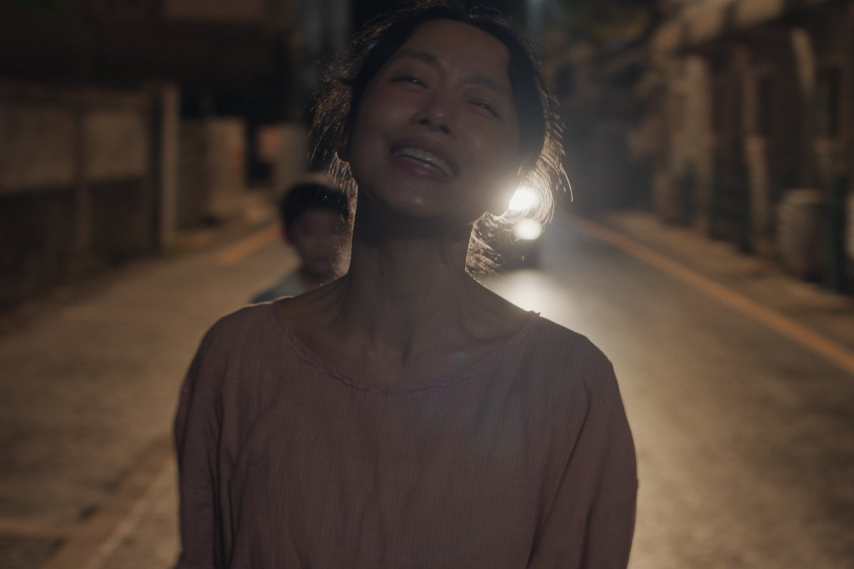 NetflixKR's tweet photo. 넷플릭스 영화 <가능한 사랑>, 토론토국제영화제, 베니스국제영화제에 이어 제64회 뉴욕영화제 메인 슬레이트 부문 공식 초청 🎬

이창동 감독과 전도연, 설경구, 조인성, 조여정의 만남 <가능한 사랑>, 11월 6일 넷플릭스에서 공개. https://t.co/l9CSiirCHP